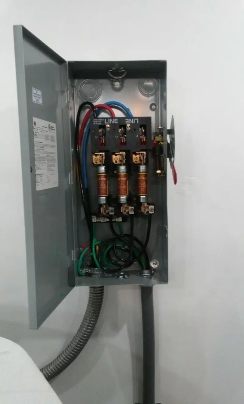 Three-phase disconnect switch installed for Smoke Detector Installation in Madisonville